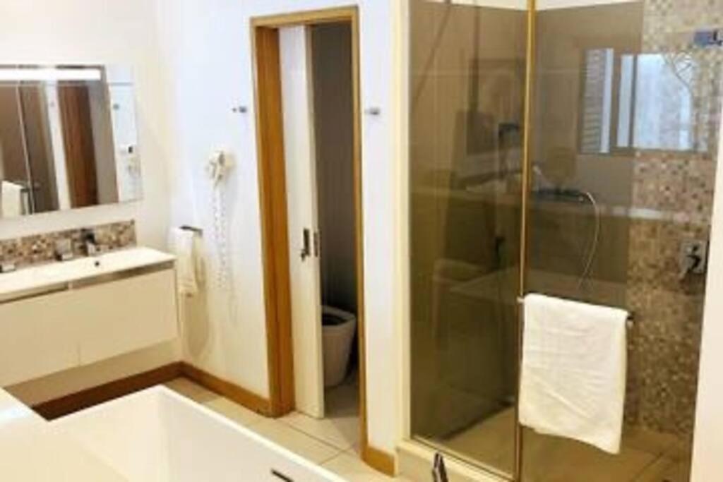 Latitude Luxury Seafront Suite Rivière Noire Dış mekan fotoğraf
