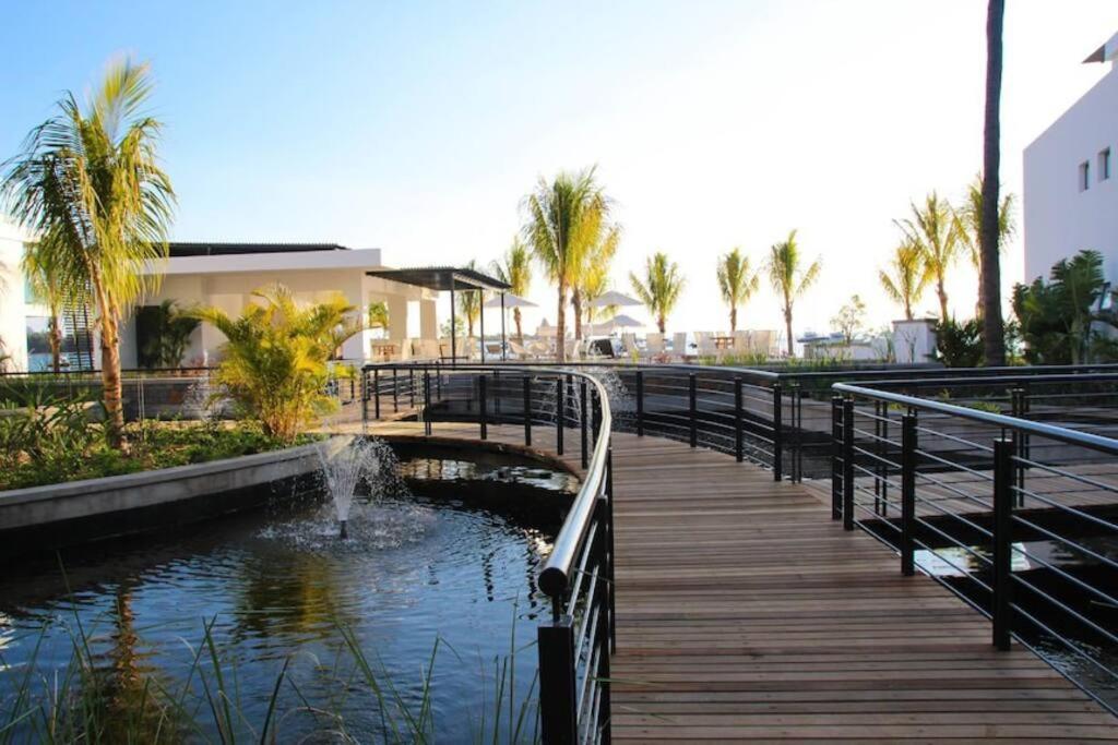 Latitude Luxury Seafront Suite Rivière Noire Dış mekan fotoğraf