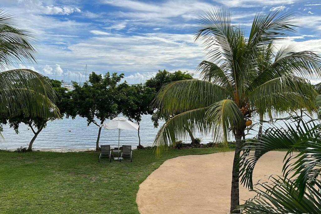 Latitude Luxury Seafront Suite Rivière Noire Dış mekan fotoğraf