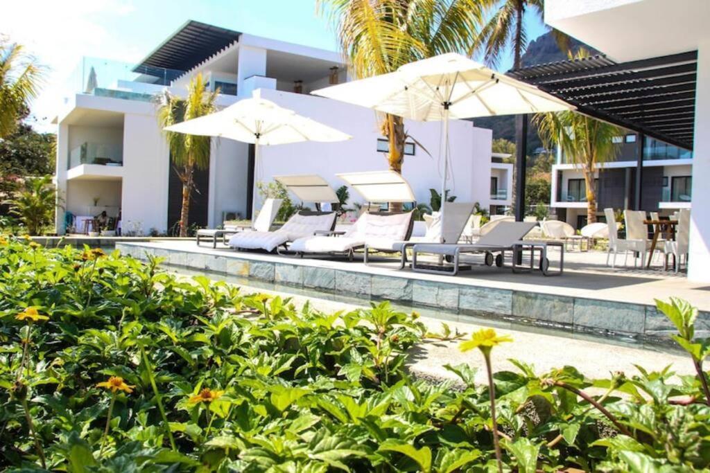Latitude Luxury Seafront Suite Rivière Noire Dış mekan fotoğraf