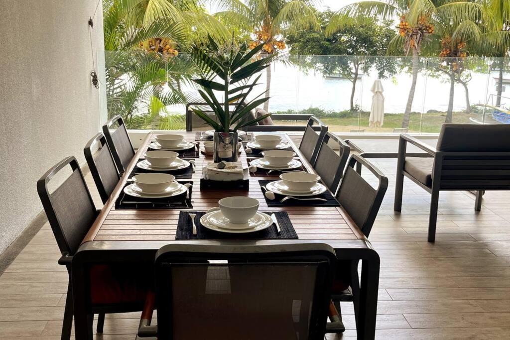 Latitude Luxury Seafront Suite Rivière Noire Dış mekan fotoğraf